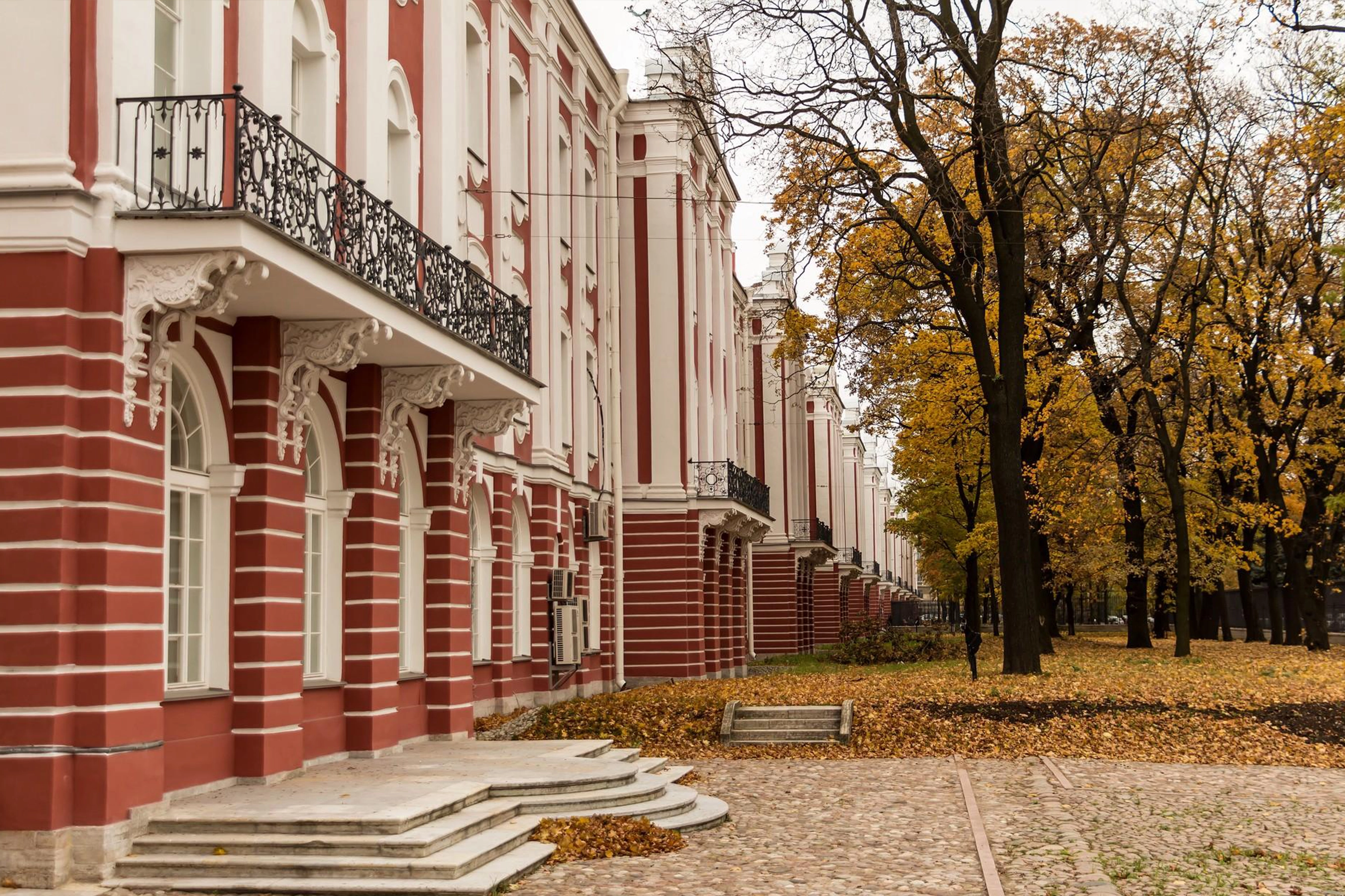 ST. PETERSBURG DEVLET ÜNİVERSİTESİNDE FİLOLOJİ OKUMAK