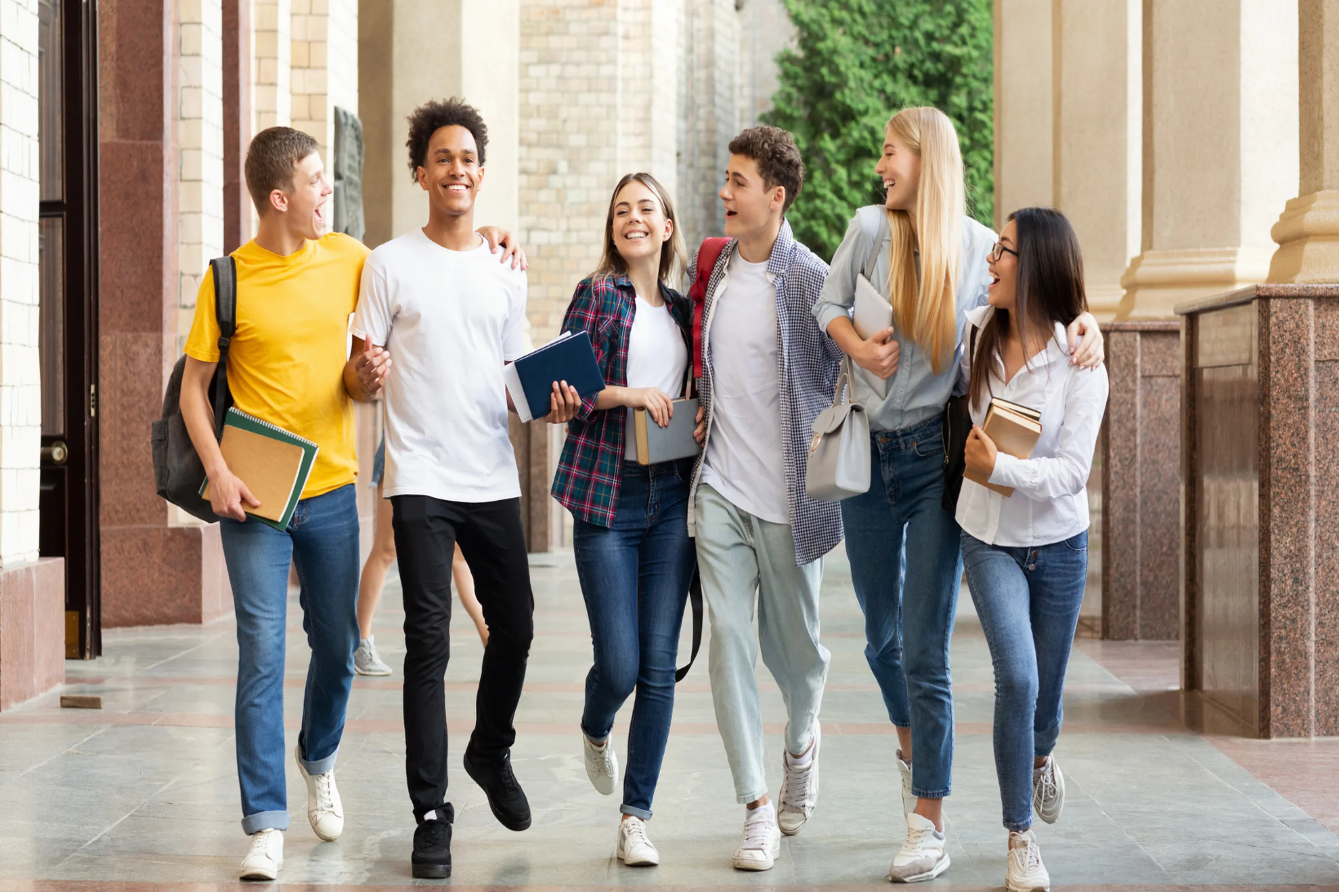 Türkiye'de Sınav Kazanamayanlar Rusya'da Nasıl Parlıyor?