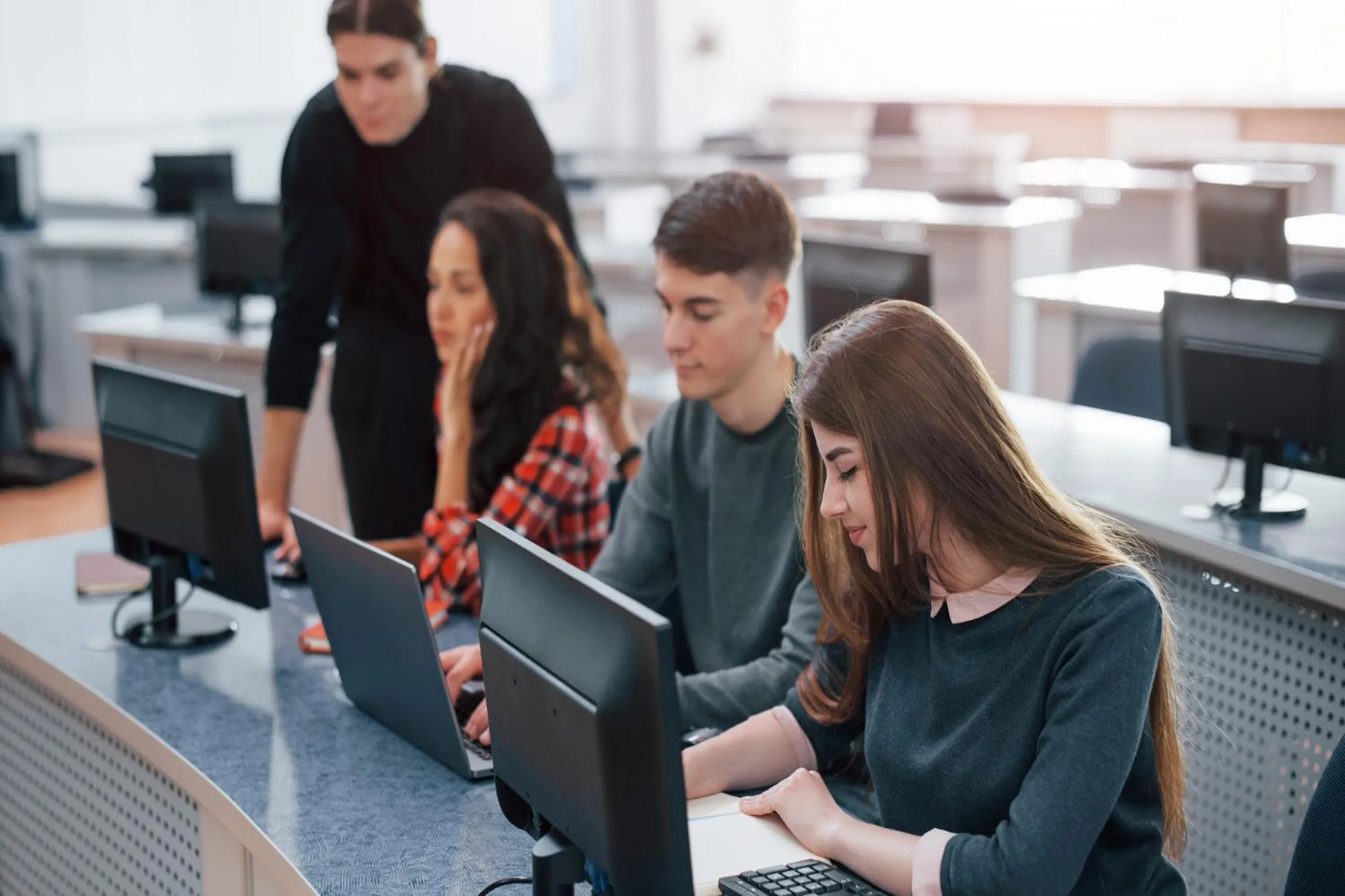 Tomsk Devlet Üniversitesi eğitim programlarına yapay zeka kursu ekliyor