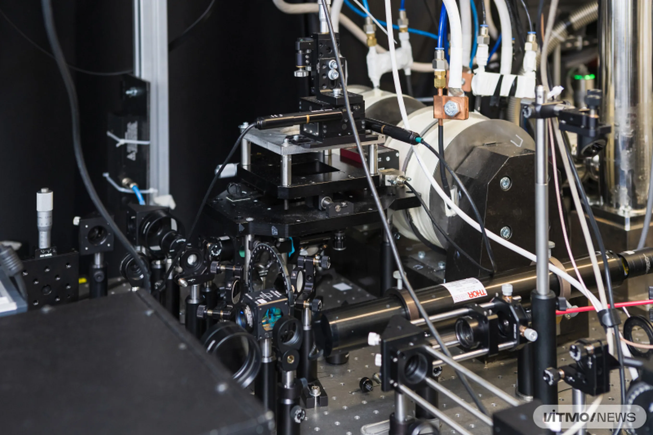 ITMO fizikçileri lazer yardımıyla ışığı süper hızlı kontrol etmenin bir yolunu buldu